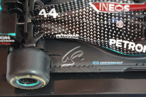 Lewis Hamilton signed model сar Mercedes F1 Team 2020