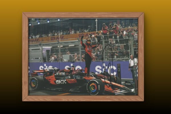 Photo. 2025 Saudi Arabian GP Winner signed by driver - Oscar Piastri